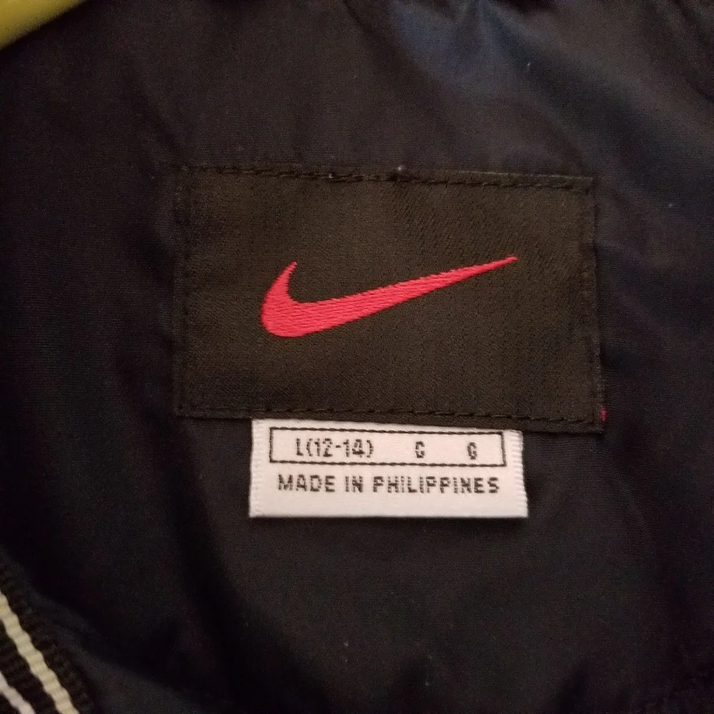 Nike Woman’s Windbreaker. Size Large, 12-14 - Picture 8 of 12